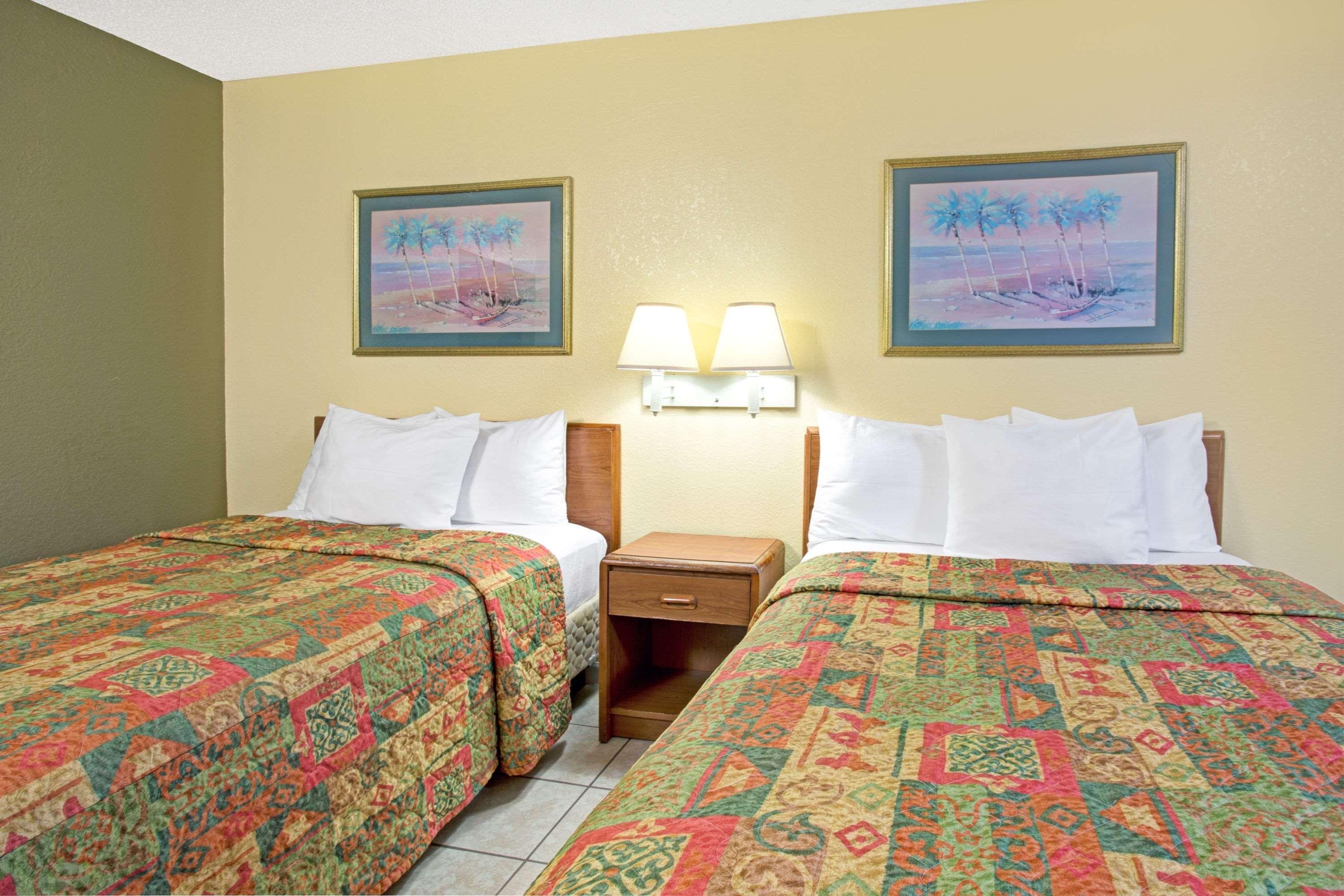 Days Inn By Wyndham Cocoa Cruiseport West At I-95/524 Eksteriør billede
