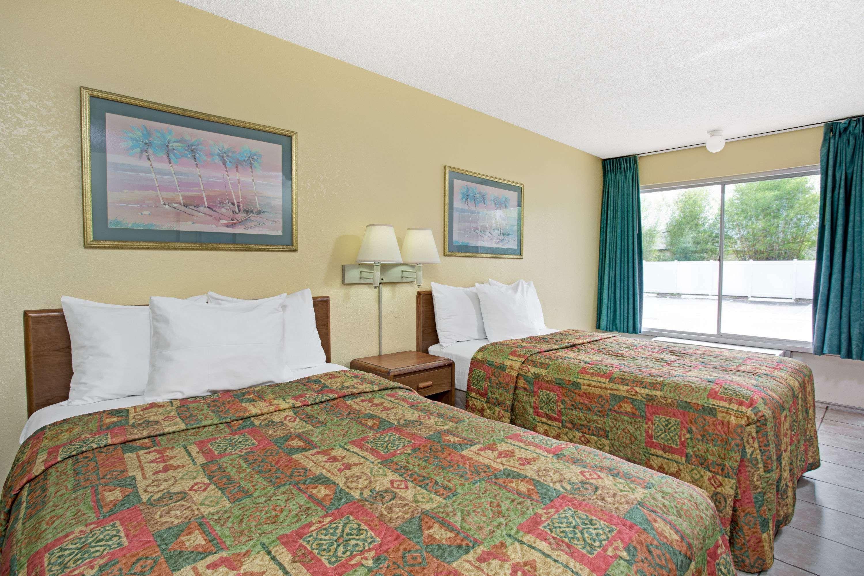 Days Inn By Wyndham Cocoa Cruiseport West At I-95/524 Eksteriør billede