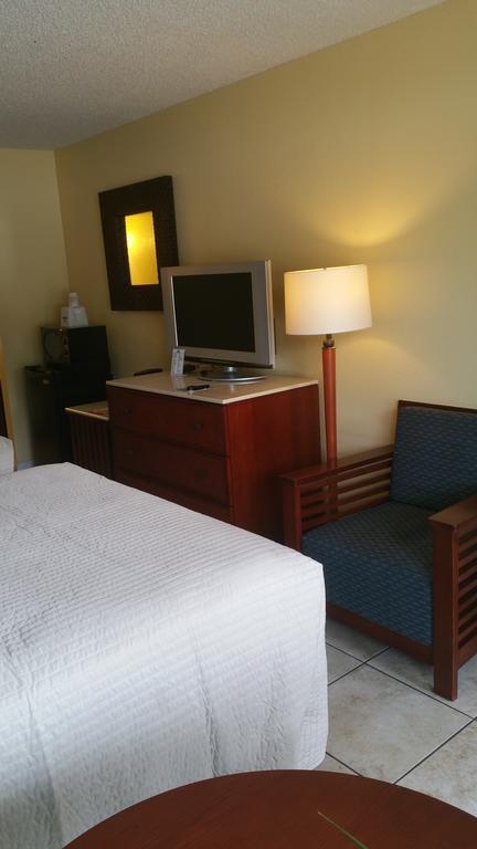 Days Inn By Wyndham Cocoa Cruiseport West At I-95/524 Eksteriør billede