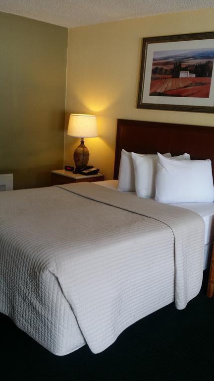 Days Inn By Wyndham Cocoa Cruiseport West At I-95/524 Eksteriør billede