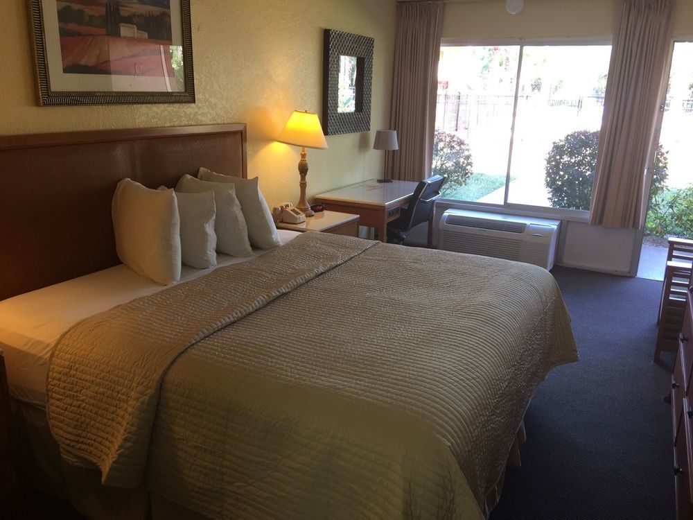 Days Inn By Wyndham Cocoa Cruiseport West At I-95/524 Eksteriør billede